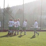 střelec Neumič v klubku spoluhráčů